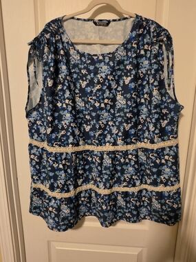 BloomChic Navy and Blue Floral Lace-Trim Tank